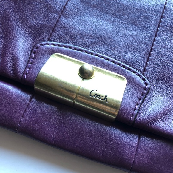 Coach Magnetic Snap Closure Wristlet - Picture 2 of 9